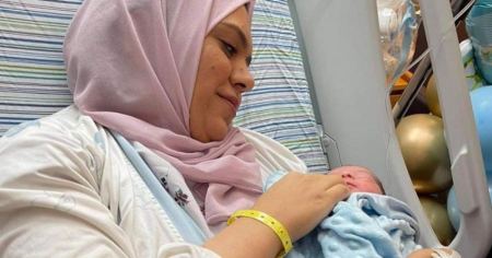 الأسيرة المحررة أنهار الديك تضع مولودها بعد أيام من الإفراج عنها